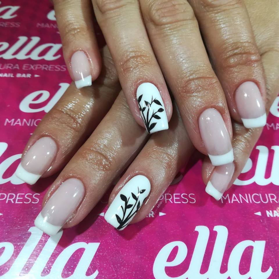 Diseño de uñas con motivos florales